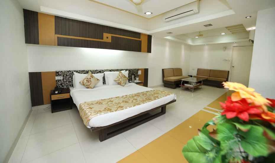 Hotel Grand Suites Indore Dış mekan fotoğraf