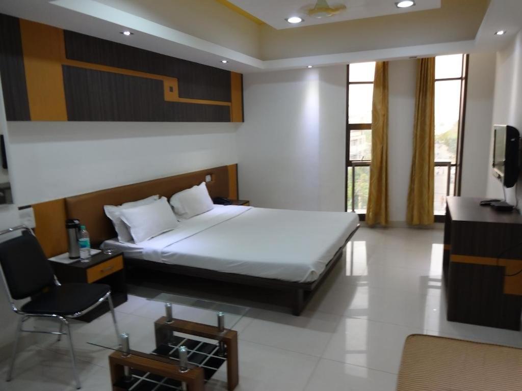 Hotel Grand Suites Indore Dış mekan fotoğraf