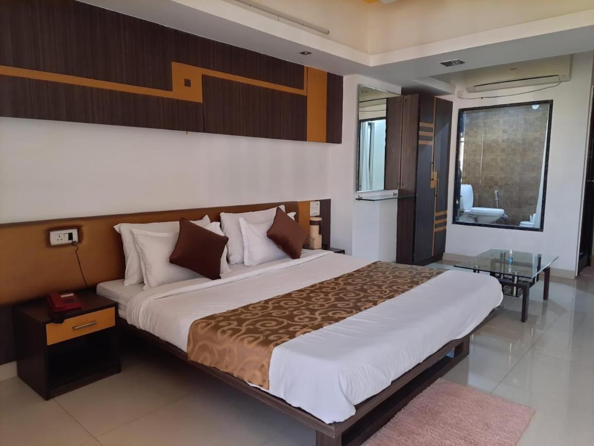 Hotel Grand Suites Indore Dış mekan fotoğraf